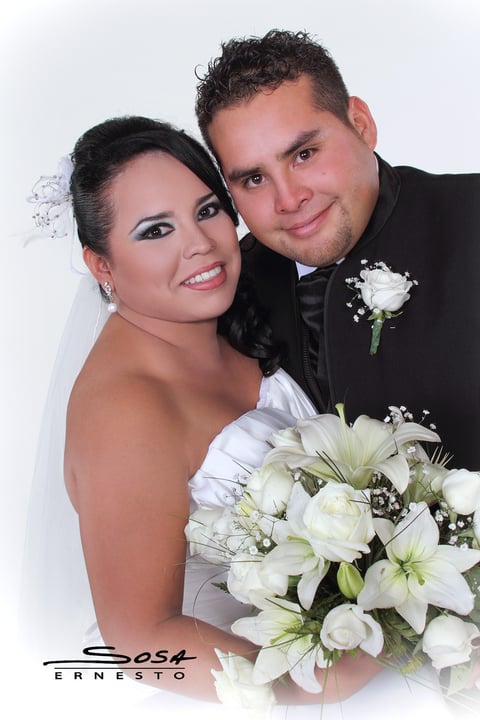 Srita. Fabiola Hernández Montoya y Sr. José Luis Ramírez González, recibieron la bendición nupcial el sábado 15 de septiembre de 2012, en la Iglesia de Nuestra  Señora de Guadalupe y San Juan Diego. Ellos son hijos de los Sres. Miguel Ángel Hernández Villarreal y Gumercinda Montoya Santana; José Luis Ramírez Cabrera y Sanjuana González Valdez.- Studio E. Sosa