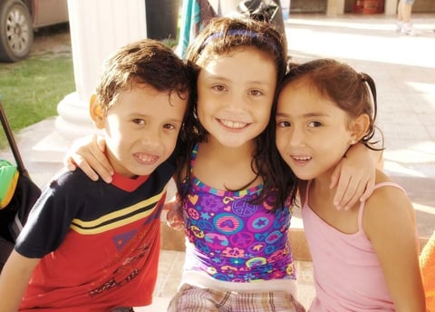 06102012 INVITADOS A CUMPLEAñOS.  Los primos Luis Sifuentes, Vanessa Cervantes y Bárbara Sifuentes, la pasaron de lo más divertidos.