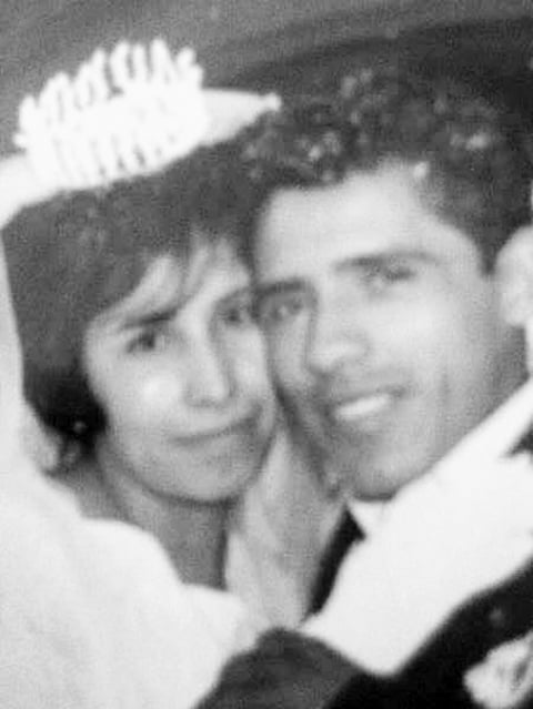 MARÍA del Carmen Zavala Centeno (f) y Alfredo Velázquez Álvarez (f), en febrero de 1964 en su boda.