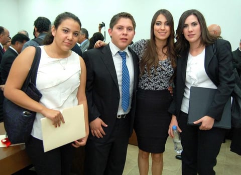 07102012 CLAUDIA,  José, Abril y Andrea.