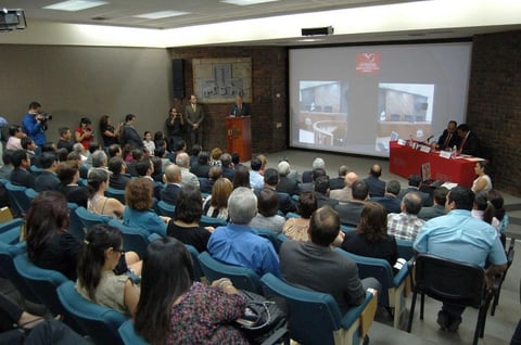 07102012 A LAS  18:00 horas se dio comienzo con el programa con un acto académico en la Sala Kino.