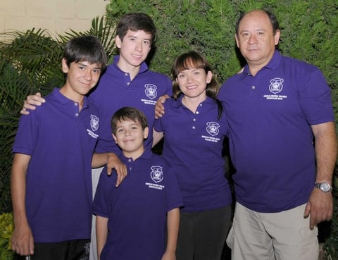 08102012 NATALIA , Gabriela, Ángel y Gabriela Acosta Rivera.