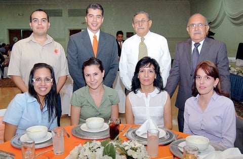 08102012 ROBERTO,  Víctor, Rubén, Víctor, Claudia, Italia, Marisol y Cristina.