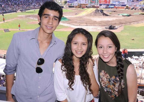 09102012 DAVID , Laurette y Vanessa.
