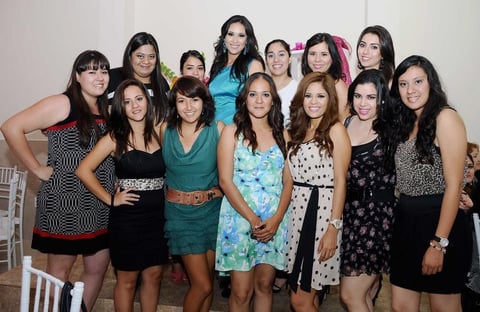 09102012 PRENUPCIAL.  Valeria Artea Gámez acompañada de Vita, Lety, Marleet, Any, Libnny, Marcela, Silvia, Priscila, Claudia, Brenda, Karla y Cristina.