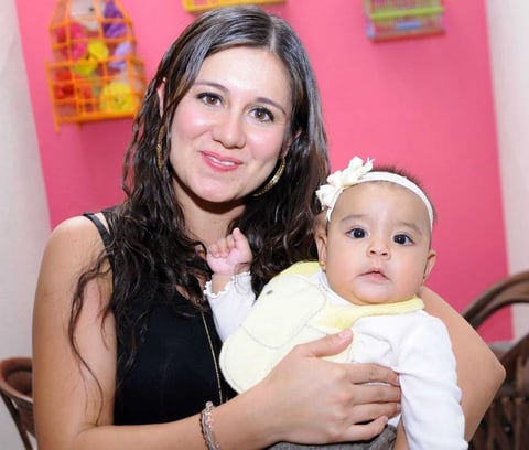 09102012 LUCÍA  y Alexandra.