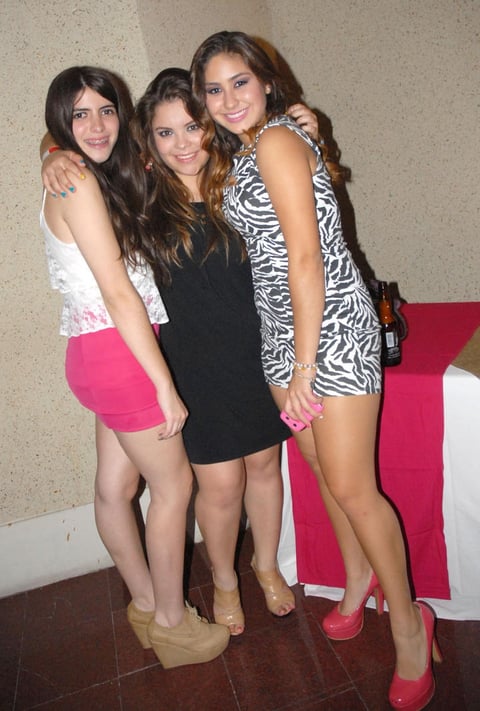 12102012 EN FESTEJO.  Aneth, Lola y Marifer.