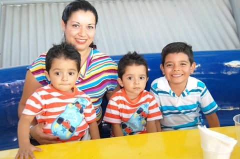 11102012 TERE , Santiago, Matías y Alberto.