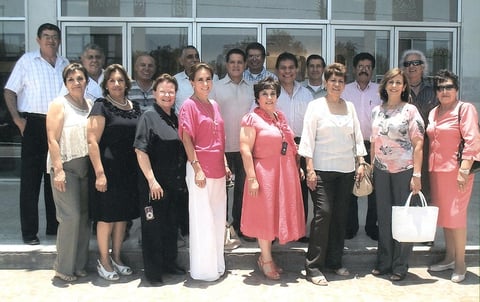 13102012 EGRESADOS.  Víctor Dávila, Rodolfo Flores, Baltazar Rodríguez, Jesús Ramírez, Edgardo Torres, Fernando García, Jesús de la O., Rogelio Salazar, Armando Montlongo, Freddy Peniche, Evangelina Juárez, Guadalupe Escalera, Socorro Barbosa, Lily Morales, Gloria Hernández, Luz María Treviño, Sara Alba y Carmen Sessatty.