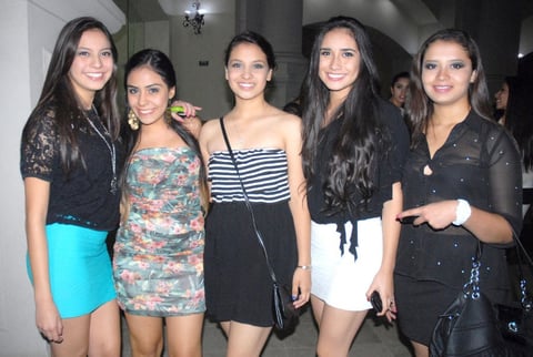 13102012 EN FESTEJO.  Ilse, Karime, Diana, Ana y Karla.