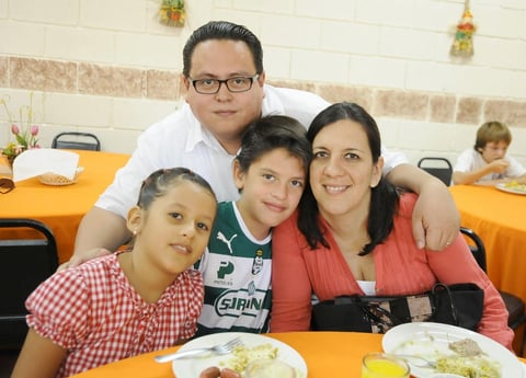 13102012 LUIS ALFREDO , Mariana, Iñaki y Gabriela.