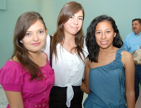 14102012 AMIGAS.  Isabel Montoya, Lilly Lomelí y Gaby Silva.