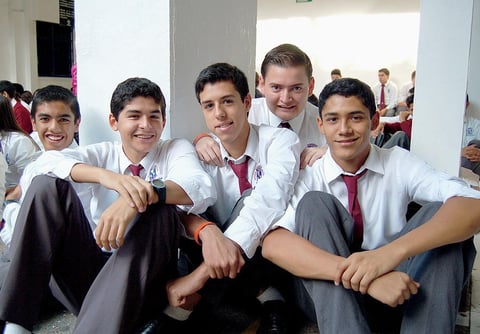 14102012 EDUARDO , Joél, Guillermo, Uriel y César.