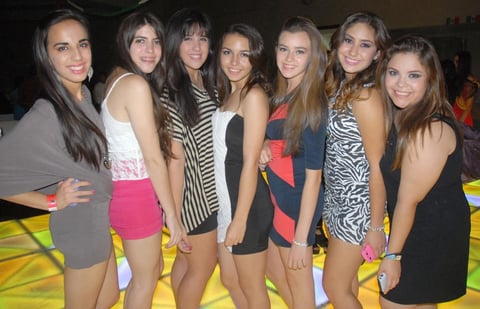 14102012 EN FESTEJO.  Andrea, Anet, Ana Laura, Ale, Luz, Marifer y Lola.