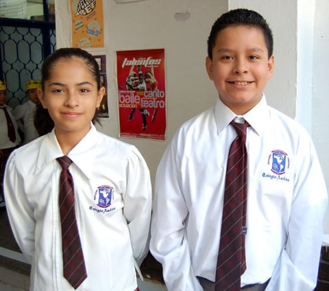 14102012 EN EL COLEGIO.  Anel y Diego.