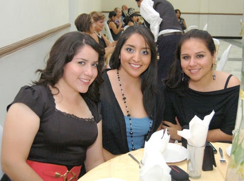 17102012 LAURA , Ingrid y Gaby.