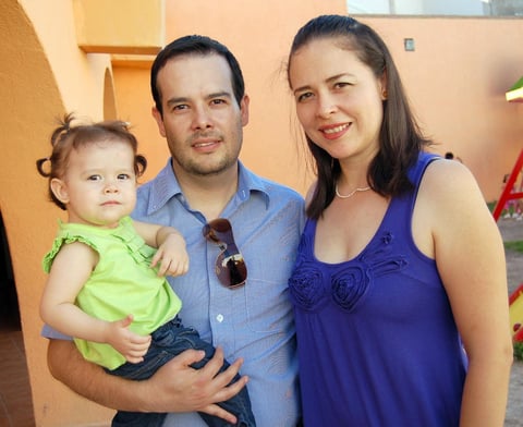 17102012 ANA  Sofía, Adrián y Lourdes.