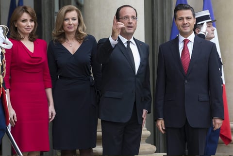 El cuerpo de honor de la guardia republicana utilizada sólo en ceremonias de jefe de Estado fue el marco para la bienvenida al político mexiquense.