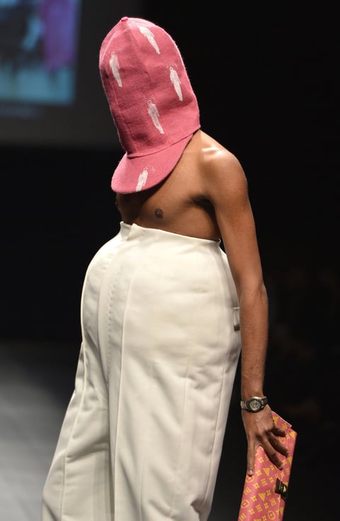 Excéntricos diseños han sido presentados en la Semana de la Moda de Tokio.
