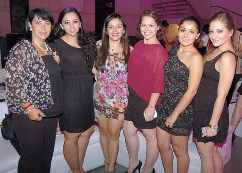 19102012 CECILIA , Ceci, Paola, Priscilla, Kristel y Jackie.
