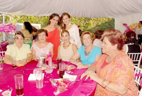 18102012 DESPEDIDA DE SOLTERA.  Marisol Esqueda Tello recibió ameno festejo en donde lució acompañada por un grupo de amigas.