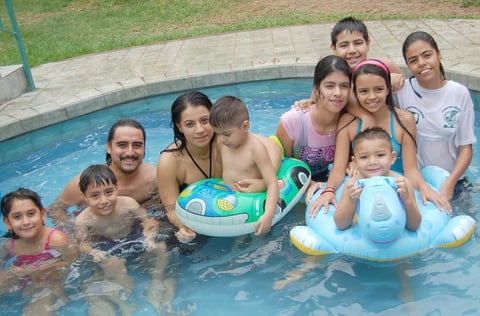 19102012 CUMPLE.  Amigos y familiares de