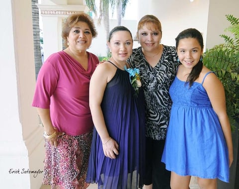 19102012 LA FUTURA  mamá acompañada de Ale de Herrera, Blanca Limones de Valles y Karla Alejandra Herrera.