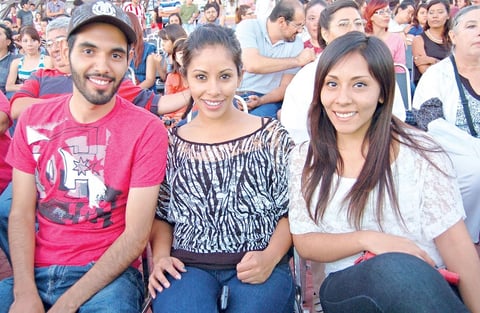 22102012 LUIS  Álvarez, Coco Muñoz y Areli Álvarez.