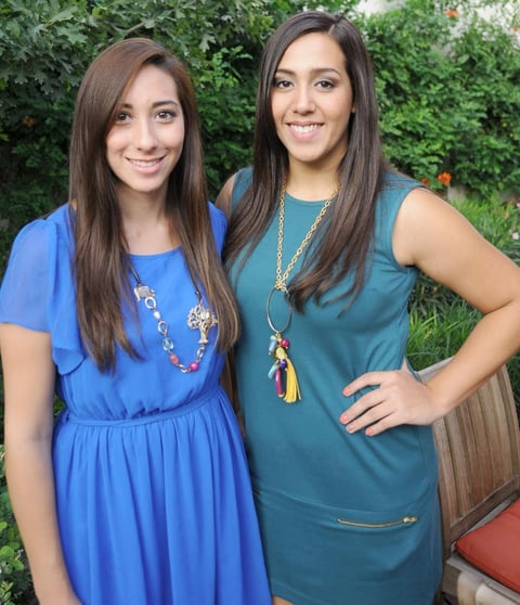 22102012 EN PRENUPCIAL.  Liliana y Ana Claudia Reyes.