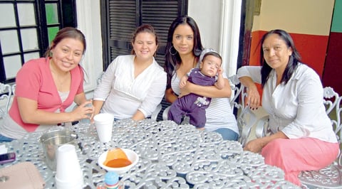 22102012 ERANDI , Claudia, Karina y Mayela.