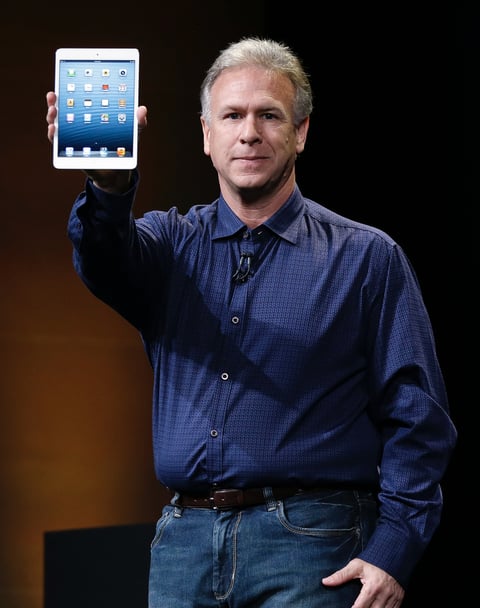 A un mes de que inicie la temporada de ventas de Navidad, el iPad mini sale al mercado con un precio mínimo de 329 dólares con 16 gigas de memoria, más caro que el Google Nexus 7 y que el Kindle Fire HD de Amazon.
