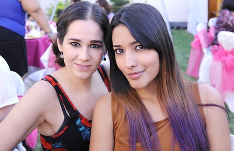 25102012 EN PRENUPCIAL.  Paty Ramírez y Pamela Chavarría.