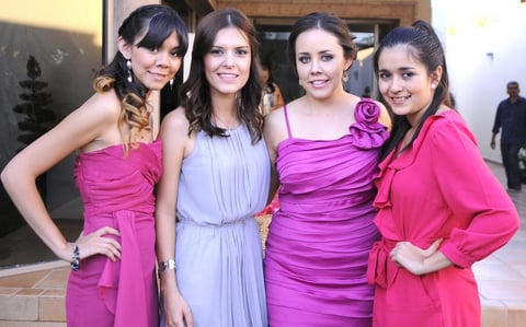 25102012 EN PRENUPCIAL.  Mayra, Sara, Claudia y Fabiola.