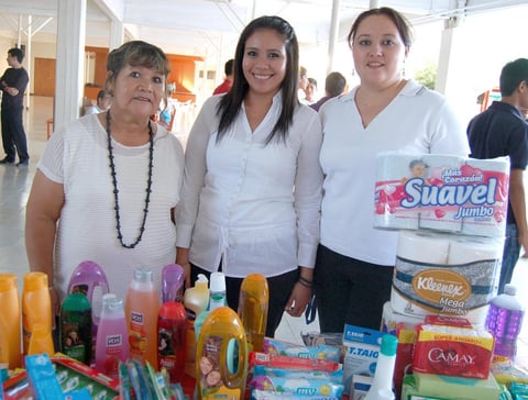 25102012 MARíA LUISA , Diana y Gloria.