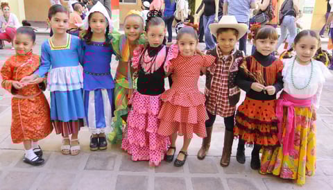 26102012 ALEXANDRA,  Narah, Valentina, María Elisa, Karine, Renata, Maryfer, Sofía y Andrea.