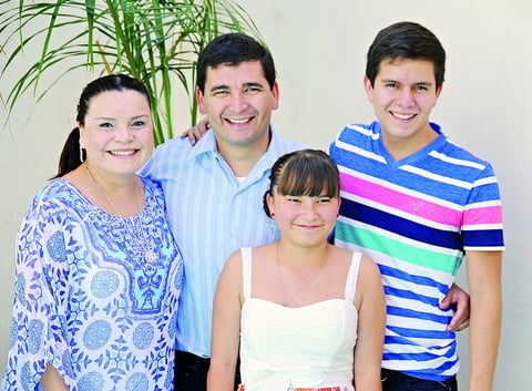 28102012 CLAUDIA , Jorge, Jorge Alberto y Nicolle Márquez Jara.