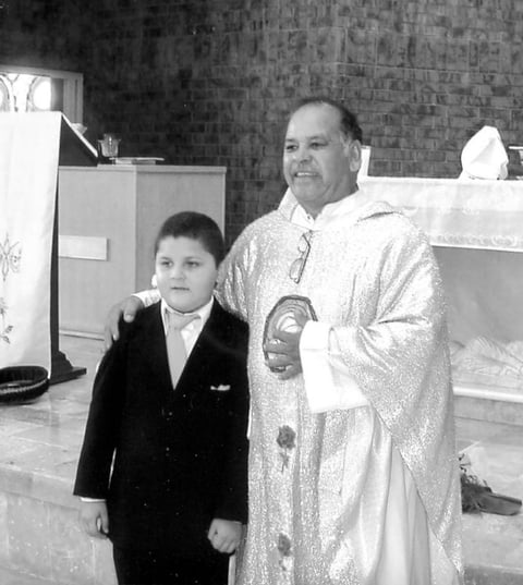 28102012 IVáN GERARDO  Macías González recibió la Sagrada Comunión de manos de su padrino el R.P. Miguel Ángel Cervantes Cepeda, el día 13 de octubre de 2012 en la Parroquia de Santa Cecilia, en punto de las 13:00 horas.
