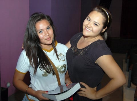 30102012 OBRA DE TEATRO.  Valeria y Fanny.