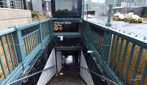 El metro no podrá abrir en unos cinco días, ya que muchos de sus túneles están anegados.