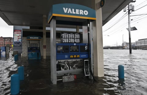 La tormenta causó una "devastación inimaginable" en la costa de Nueva Jersey, dijo el gobernador de ese estado, Chris Christie, mientras que su homólogo de Nueva York, Andrew Cuomo, y el alcalde de la Gran Manzana, Michael Bloomberg, hablaron de "catástrofe".