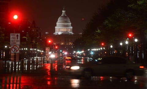 En la capital, Washington, el ciclón provocó fuertes vientos y lluvias y tanto el metro como los autobuses públicos restablecerán  sus servicios.