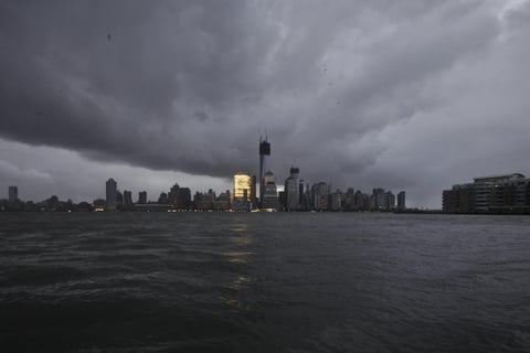 "Sandy" ha dejado al menos 29 muertos a su paso por el noreste de EU. y ha afectado especialmente al estado de Nueva Jersey, donde tocó tierra el lunes y causó una devastación "inimaginable".