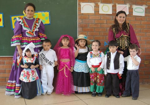 31102012 FESTIVAL.  Gladis, Karime, Josué, María Fernanda, Katia, Romina, César, Gabriel y Fabiola.