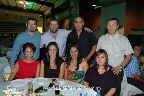 Excompañeros. Víctor, Luis, José de Jesús, Manuel, Sonia, Marcela, Martha y Cecilia.