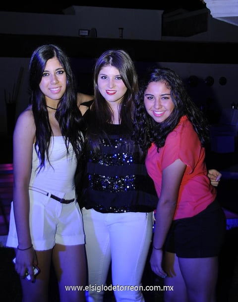 Luisa, Andrea y Pamela.