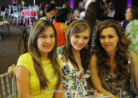 Liliana, Meche y Any.