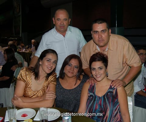Enrique Alvarado, Jerson Sotomayor, Ana Barba, Gaby Mendoza y Paty Muñoz.