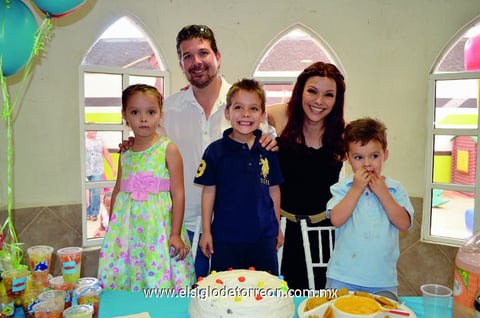 Miranda, Eduardo, Massimo, Lucy y Dominik Gama.