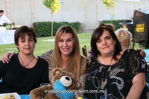 Ángeles, Diana y Sandra.