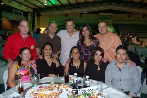 Alfredo, Dave, Francisco, Lucy, Paco, Lucy, María Elena, Celia, Luisa y Ricardo.